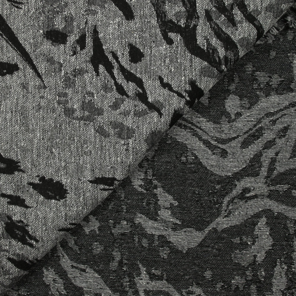 Jacquard de laine mélangée érosion animale noir et gris - Image 4
