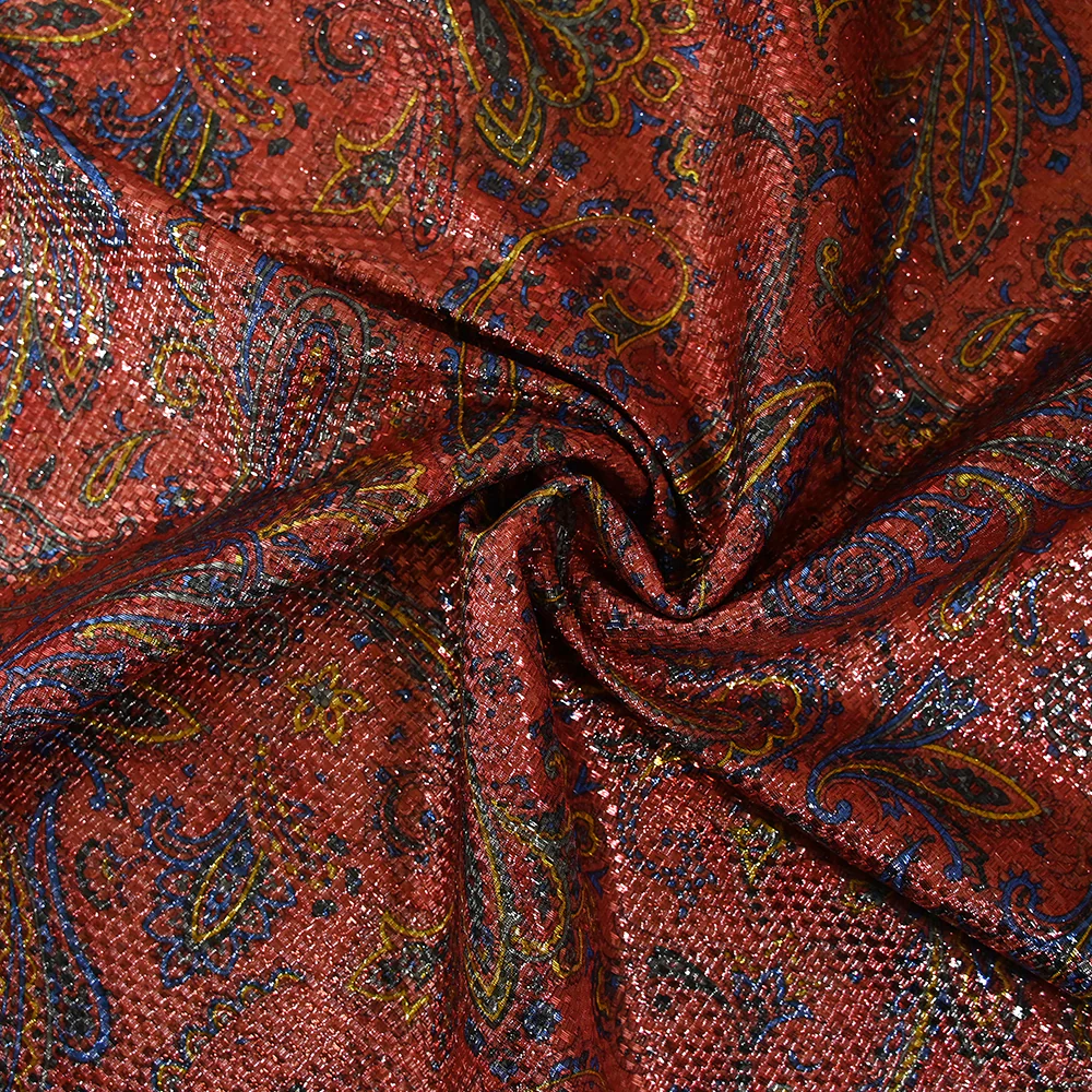 Jacquard polyester lamé cachemire jaune et bleu fond rouge clair - Image 2