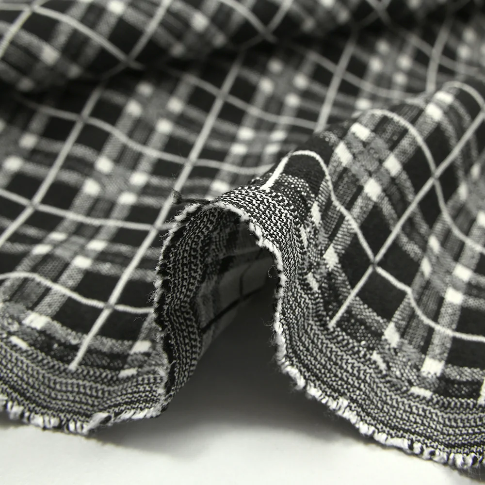 Jacquard polyviscose à carreaux fond noir - Image 7