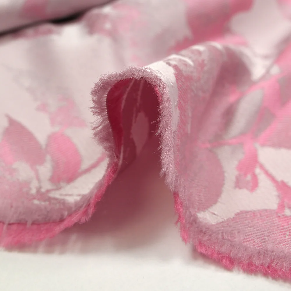 Jacquard satin de polyester champ de roses fond rose poudré - Image 6