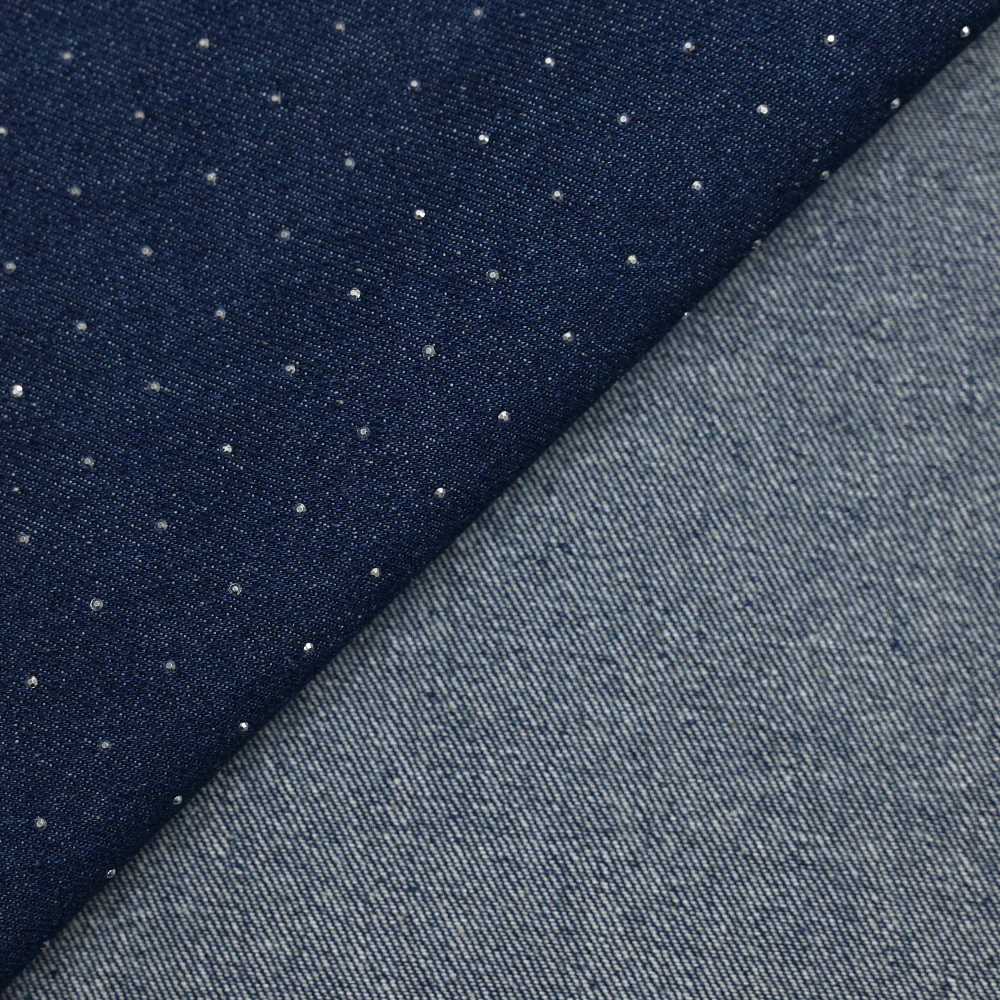 Jean's coton orné de strass fond bleu brut