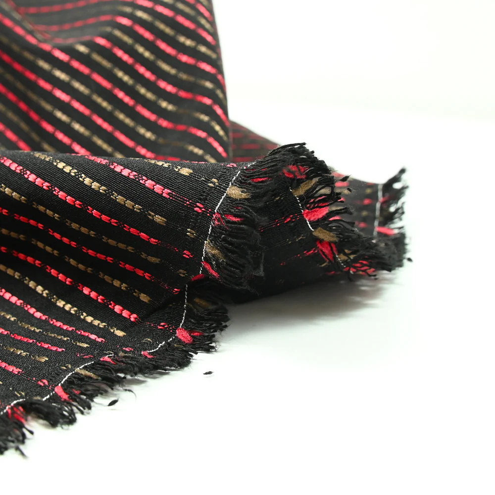 Jacquard polyviscose rayé rouge et kaki fond noir - Image 5