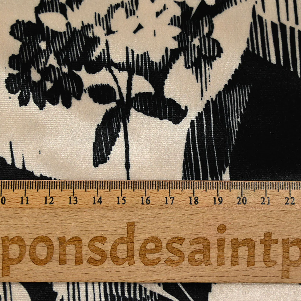 Jersey de velours ras imprimé feuille graphique noire fond ivoire - Image 3