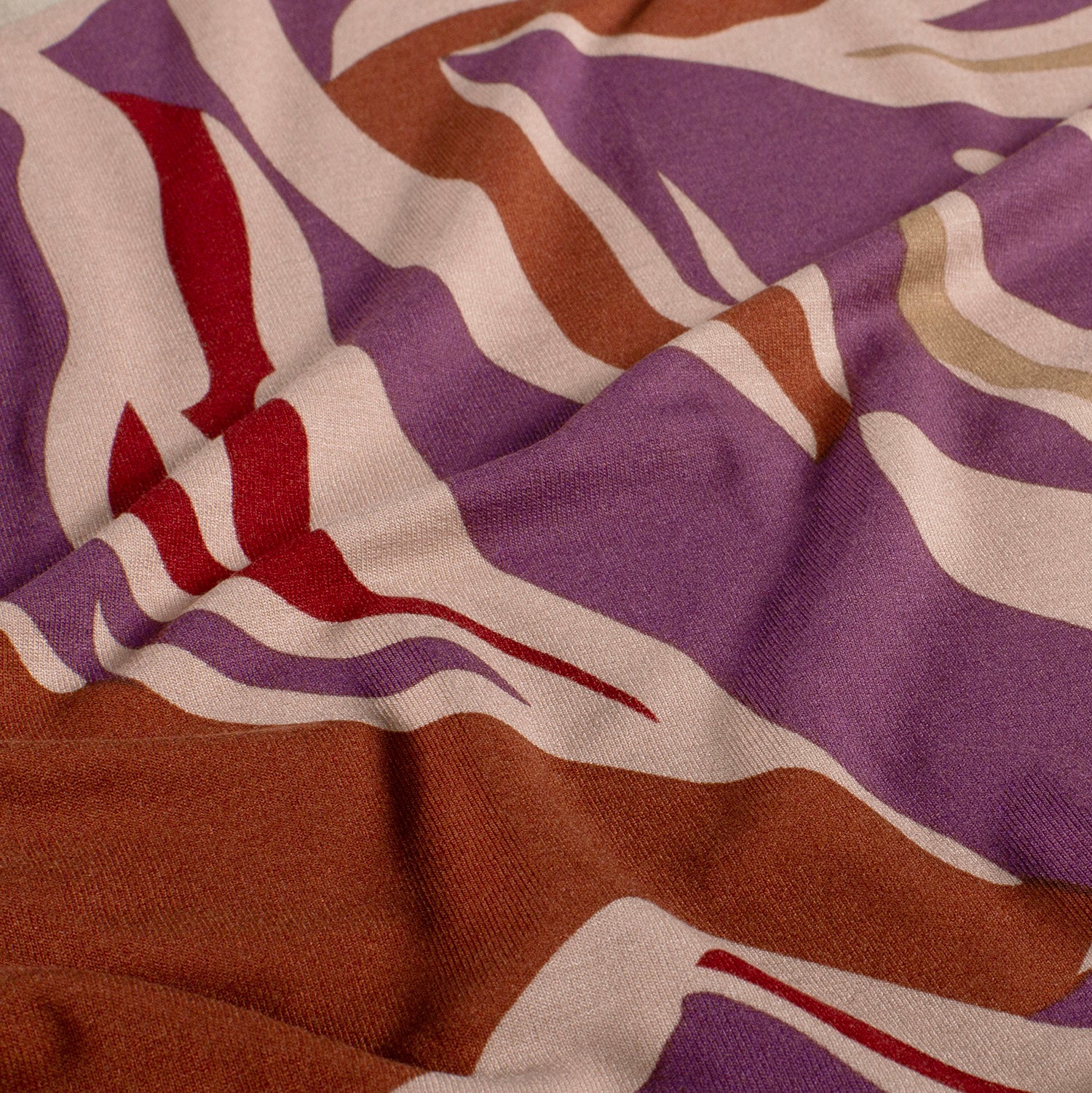 Jersey de viscose imprimé flamme fond violet - Image 3