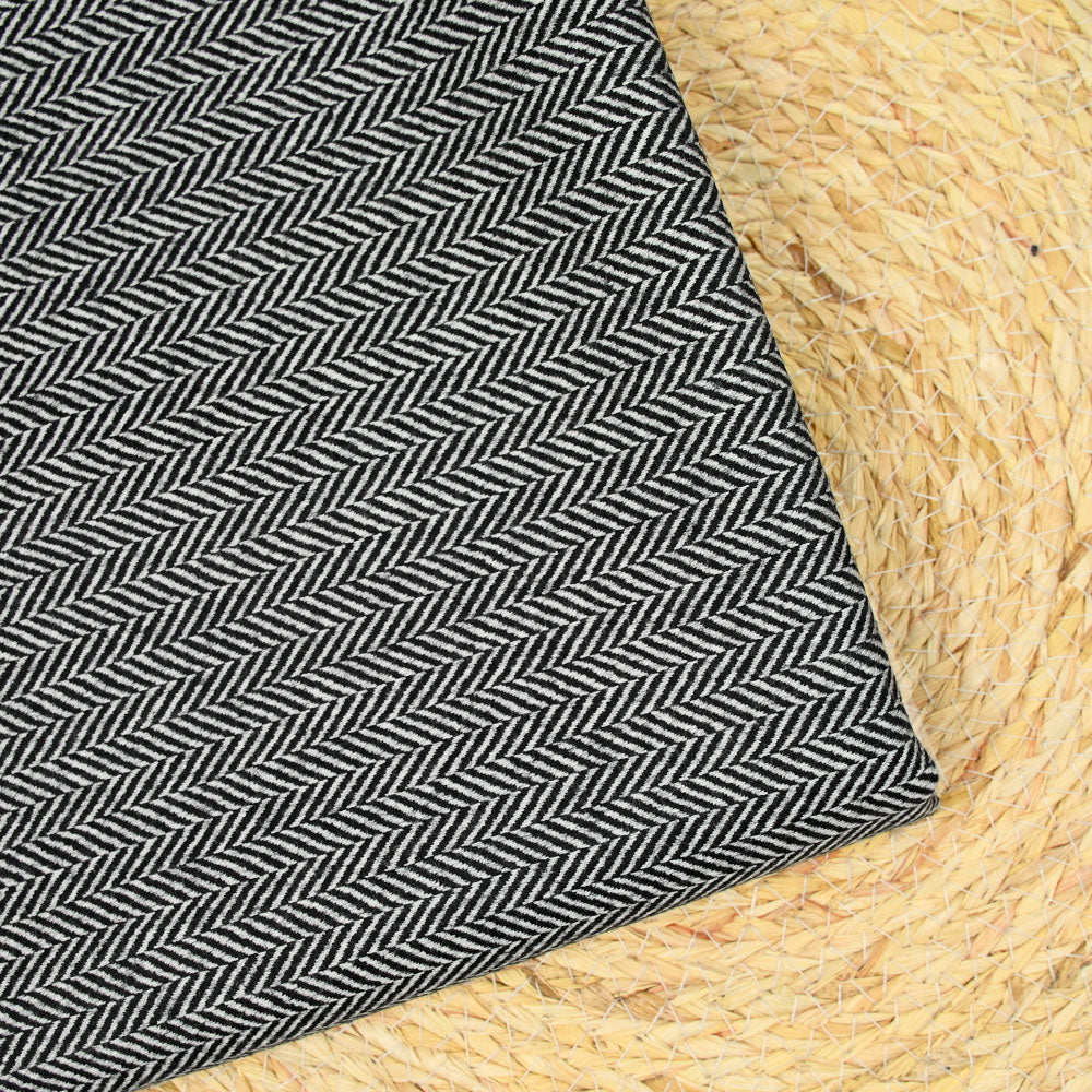 Laine 100% chevrons noir fond blanc