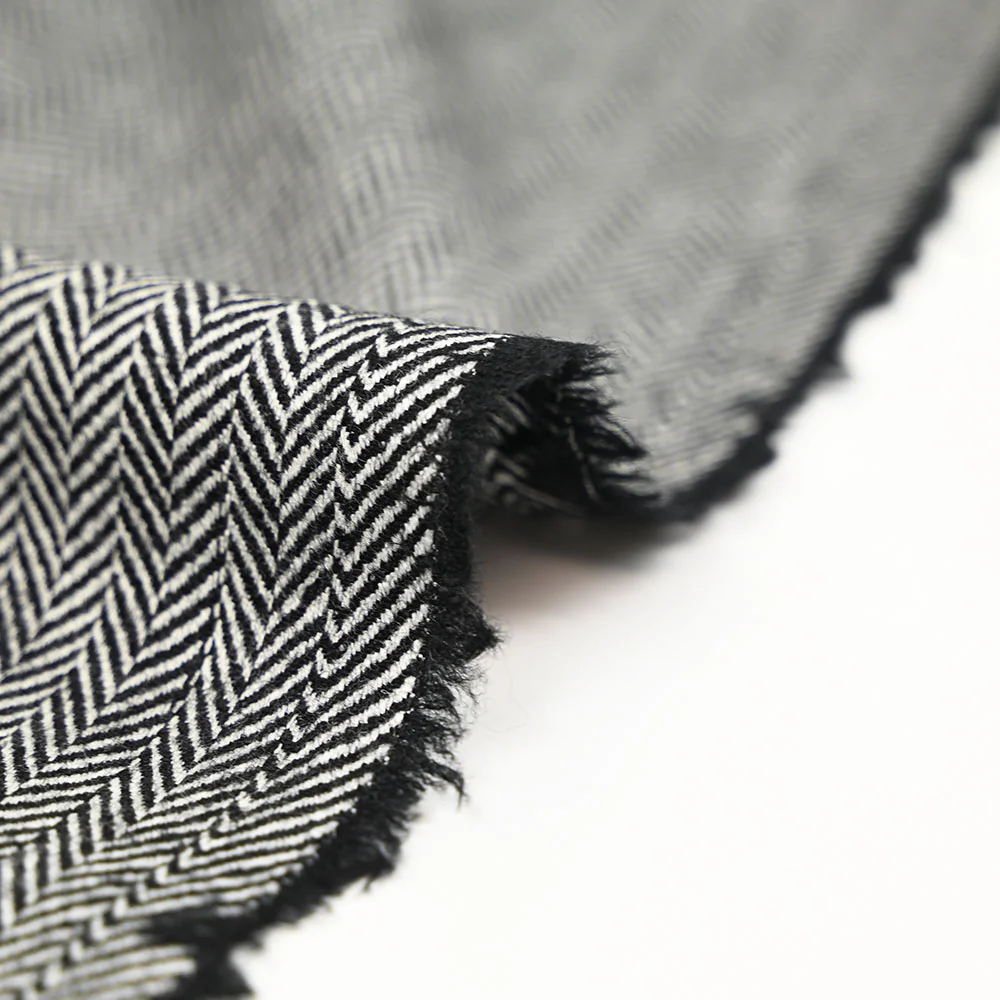 Laine 100% chevrons noir fond blanc - Image 6