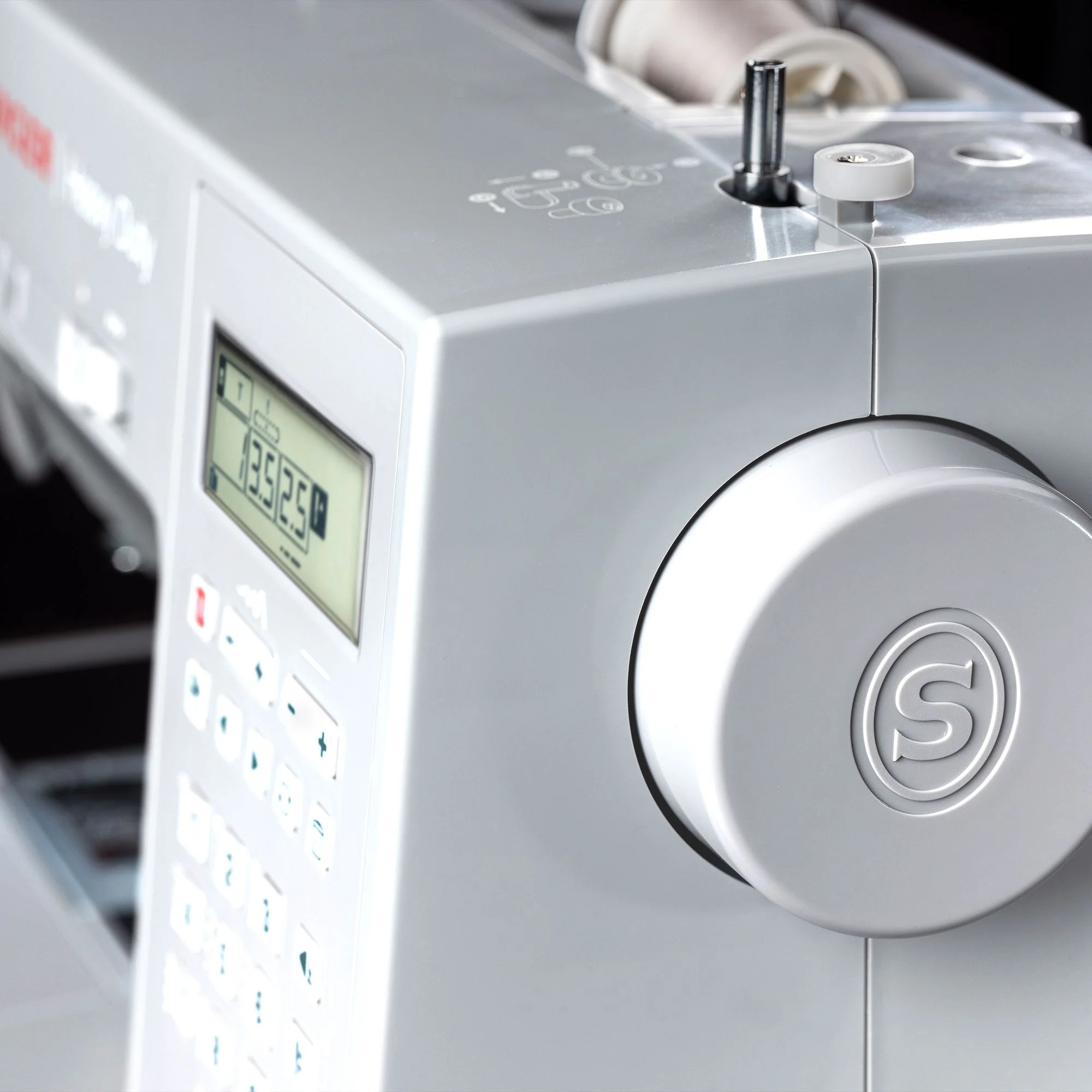 Machine à coudre Singer SUPERA F687C - Image 4
