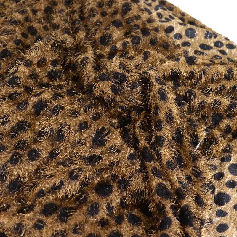 Maille à poil long pois noir fond marron - Image 6