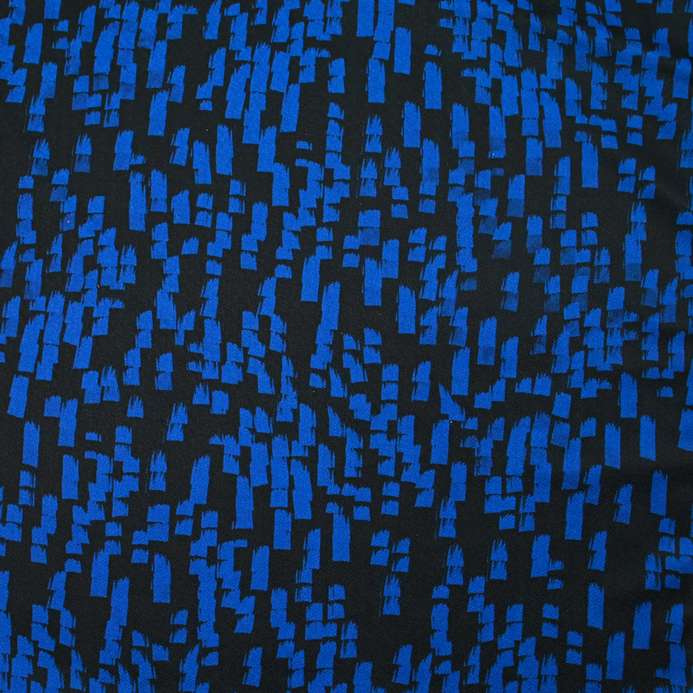 Maille crêpe imprimée peinture bleu fond noir
