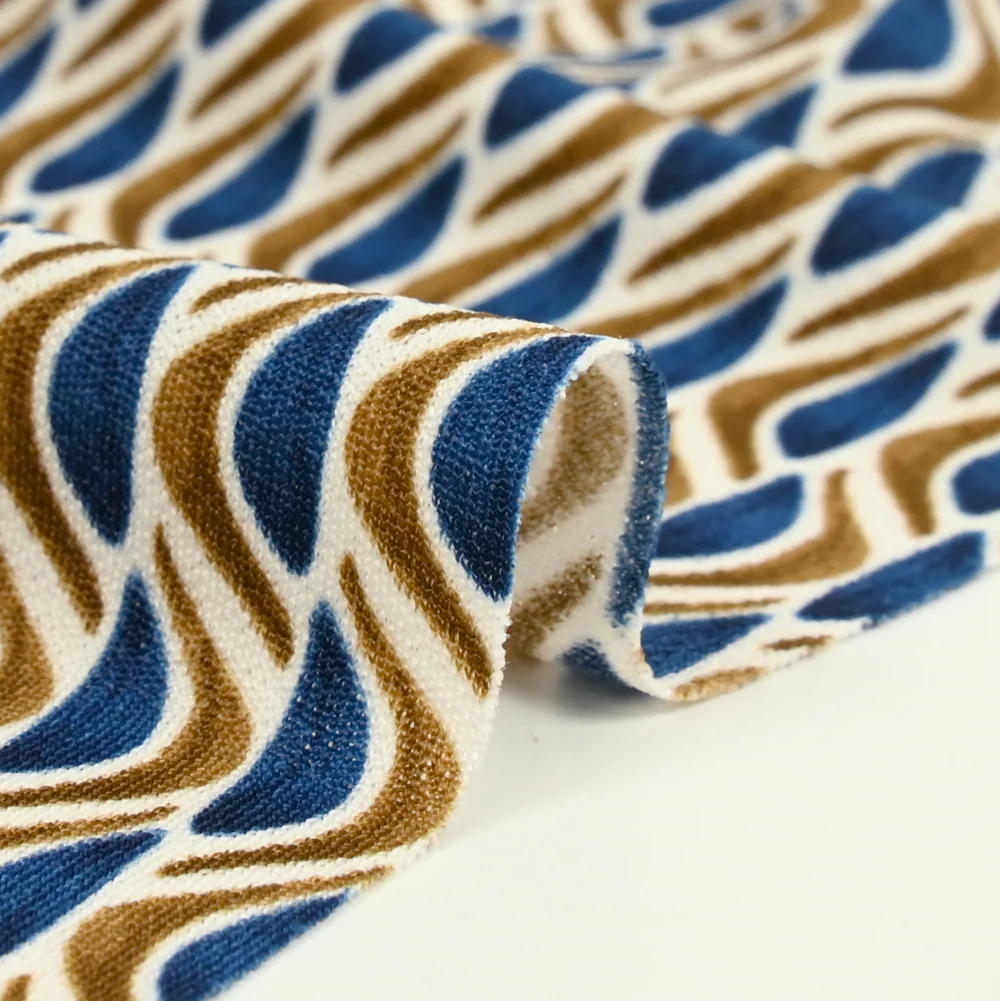 Maille crêpe imprimée vague bleu et marron fond écru - Image 5