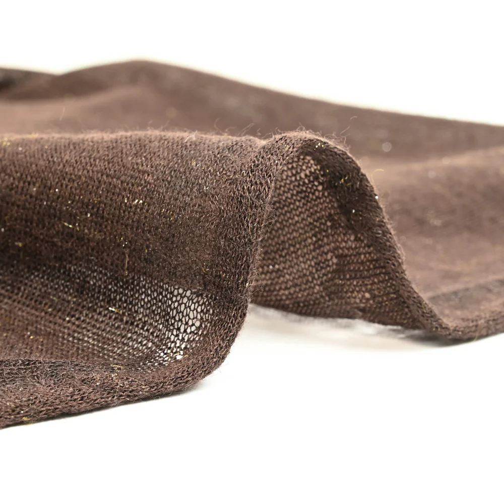 Maille de laine fine irisée dorée fond marron - Image 4