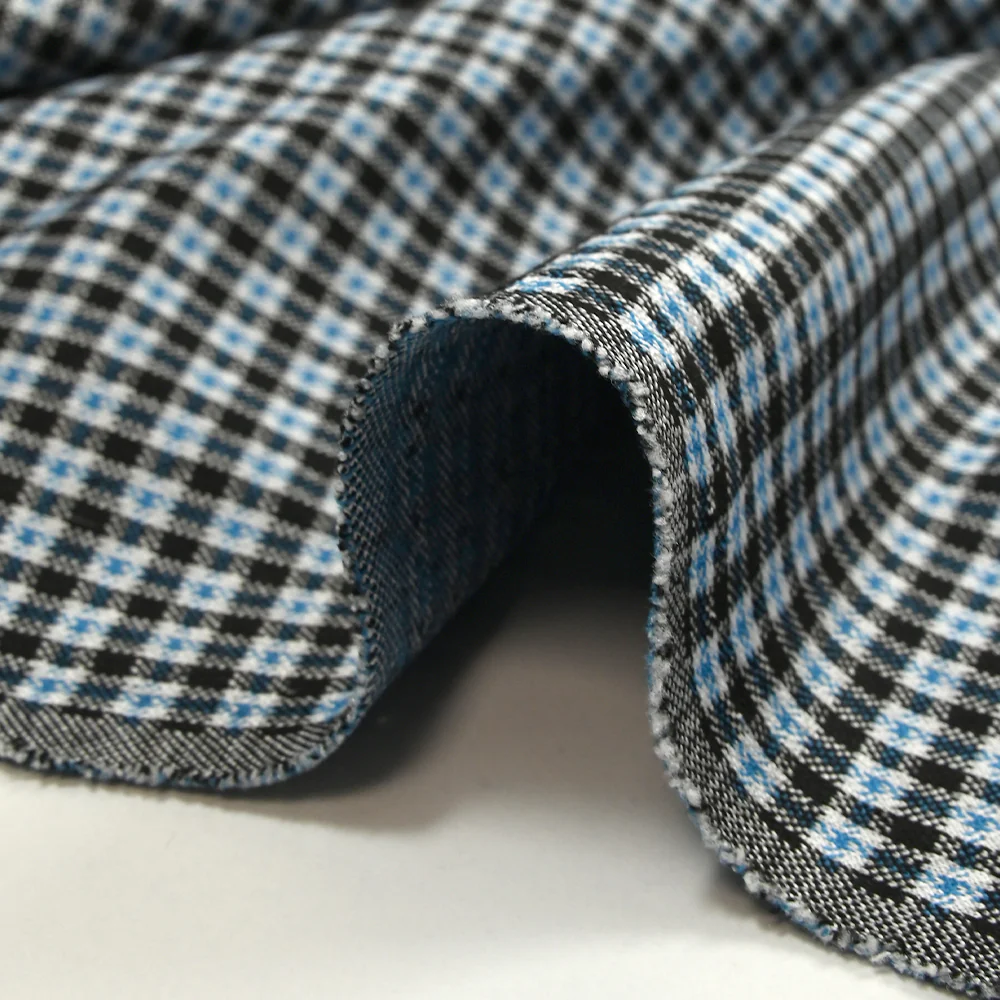 Maille Milano à carreaux bleu et noir fond blanc - Image 6