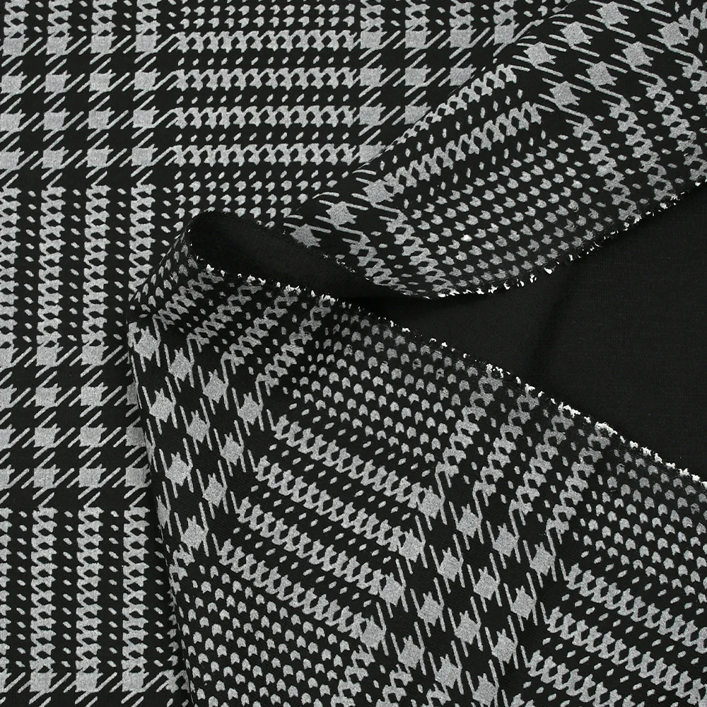 Maille Milano imprimée prince-de-galles gris fond noir - Image 5
