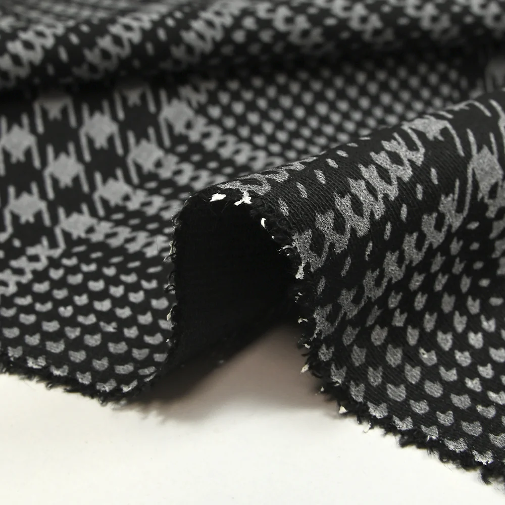 Maille Milano imprimée prince-de-galles gris fond noir - Image 6