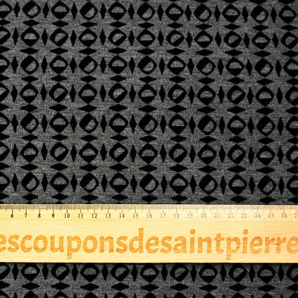 Maille Milano polyester géométrique floqué velours noir fond gris anthracite - Image 3
