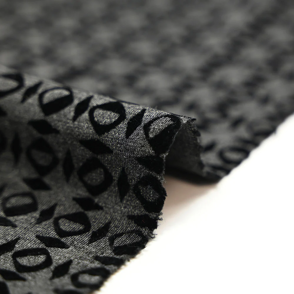 Maille Milano polyester géométrique floqué velours noir fond gris anthracite - Image 5