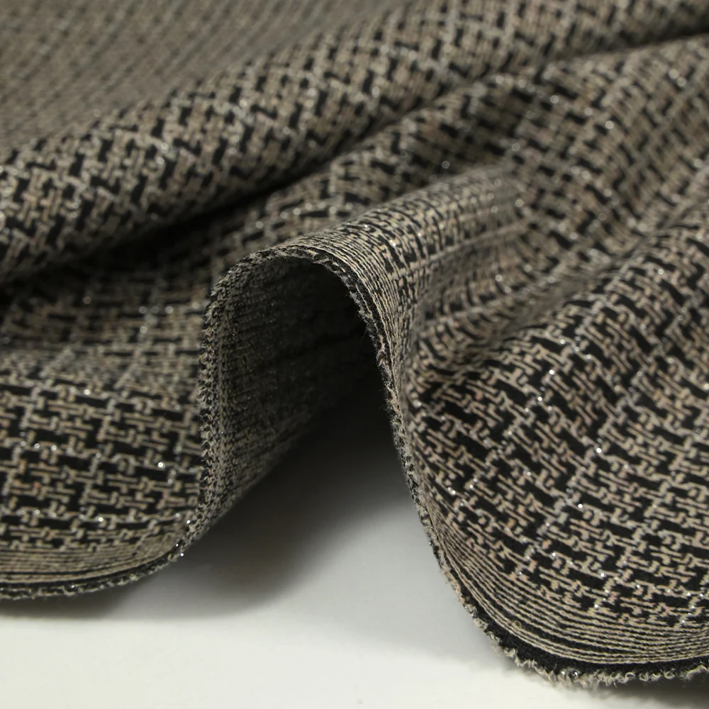 Maille Milano polyester Lurex chemin croisé beige et noir - Image 7