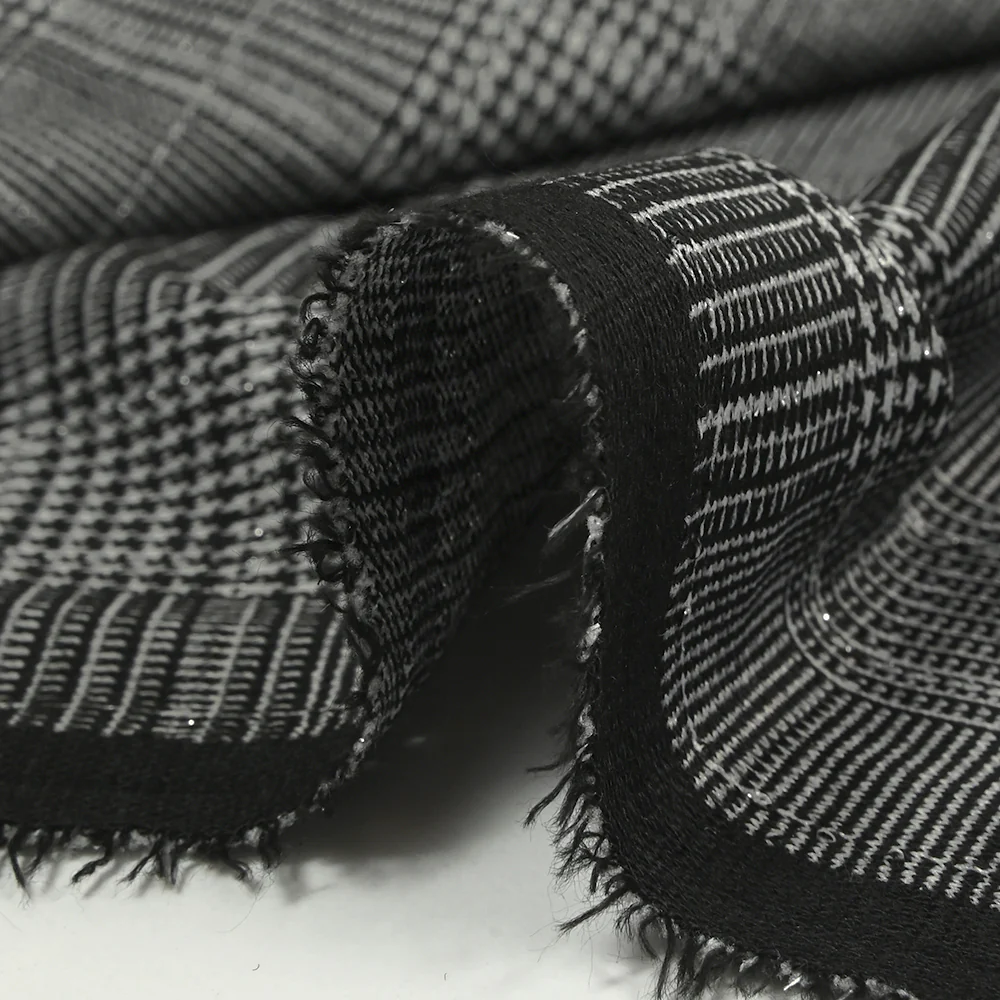 Maille Milano polyester Lurex prince-de-galles noir et blanc - Image 7