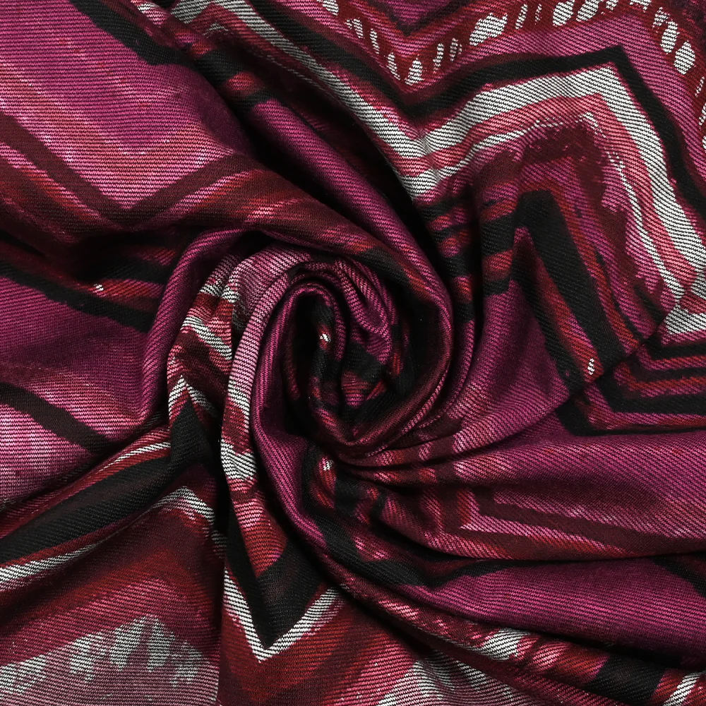 Maille Milano polyviscose chevron fantaisie magenta fond noir - Image 2