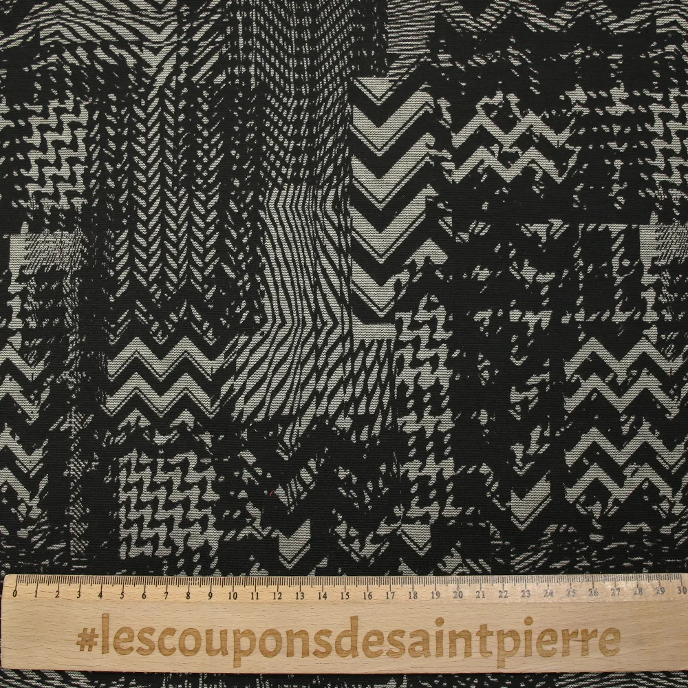 Maille Milano polyviscose chevrons patchwork gris fond noir - Image 3