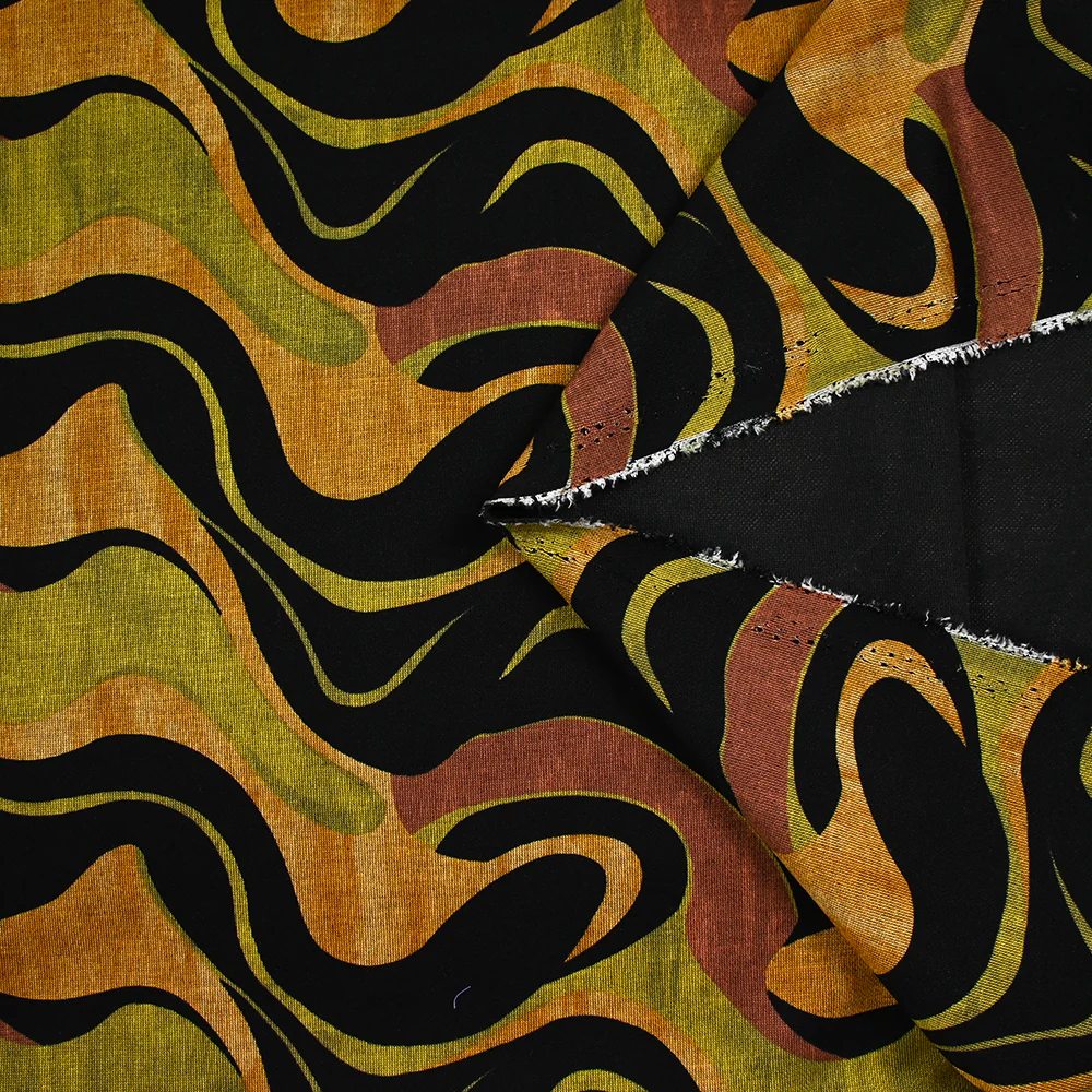 Maille Milano polyviscose mille vagues ocre et vert fond noir - Image 4