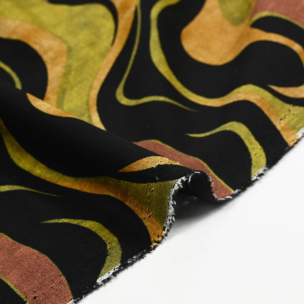 Maille Milano polyviscose mille vagues ocre et vert fond noir - Image 5