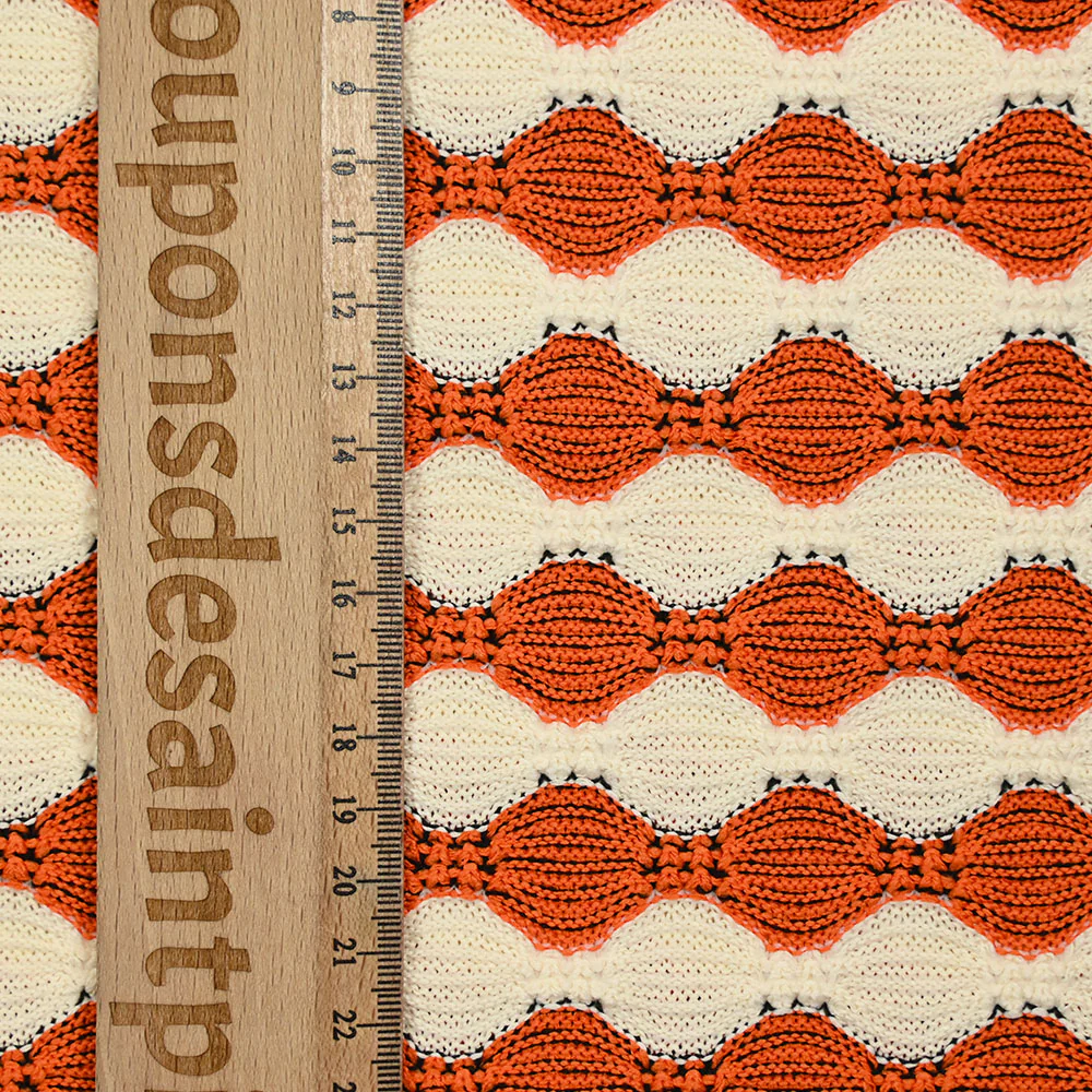 Maille polyester fantaisie écru et orange - Image 3