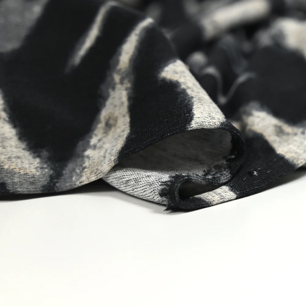 Maille polyester imprimée océlot noir et gris - Image 4