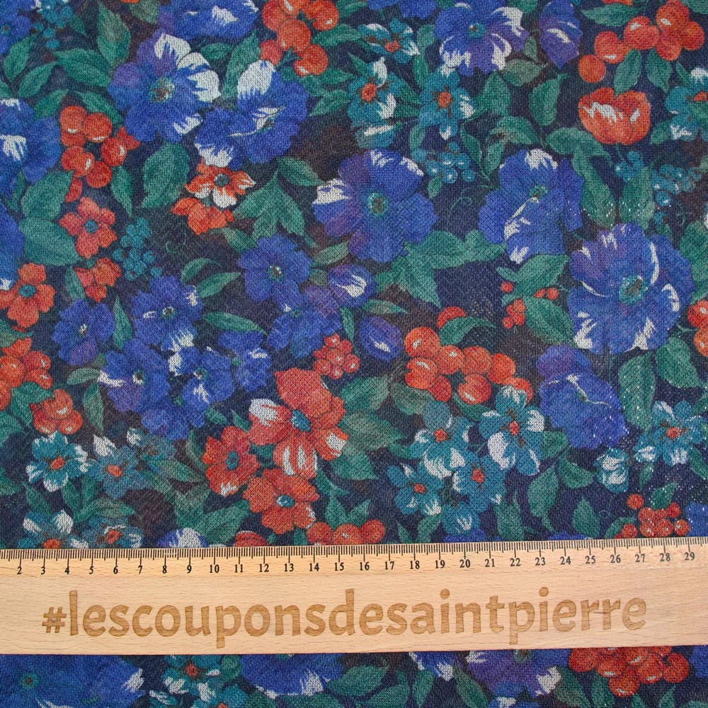 Maille polyester lamée fleurs bleu et rouge fond marine - Image 3