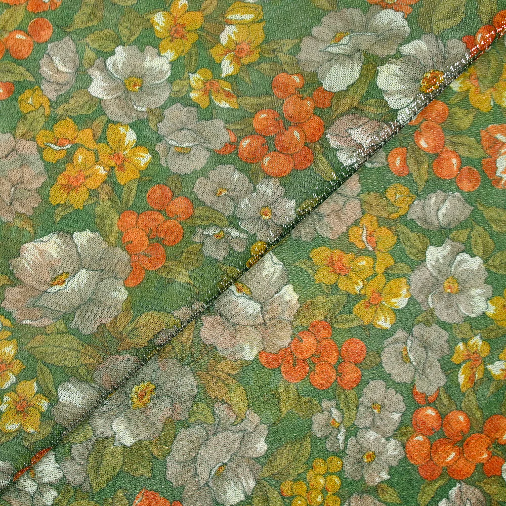 Maille polyester lamée fleurs orange et vert fond vert prairie