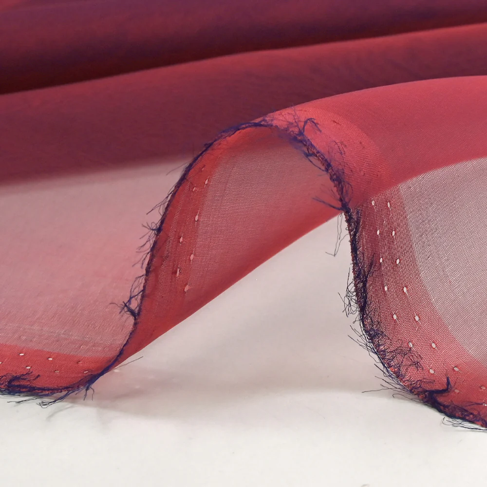 Mousseline 100% soie unie corail foncé changeant marine - Image 5