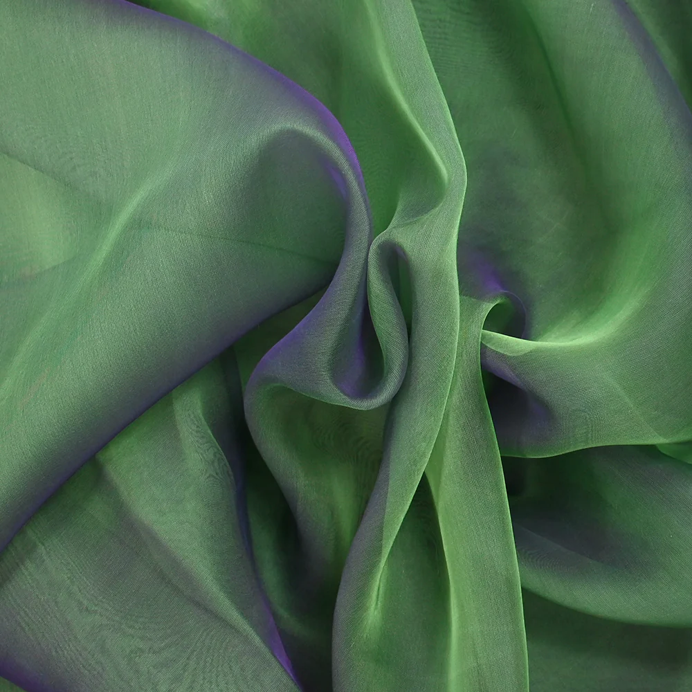 Mousseline 100% soie unie vert clair changeant indigo - Image 3