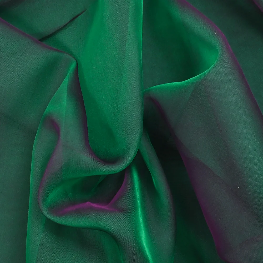 Mousseline 100% soie unie vert émeraude changeant prune - Image 3