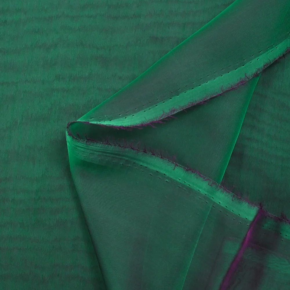 Mousseline 100% soie unie vert émeraude changeant prune - Image 4