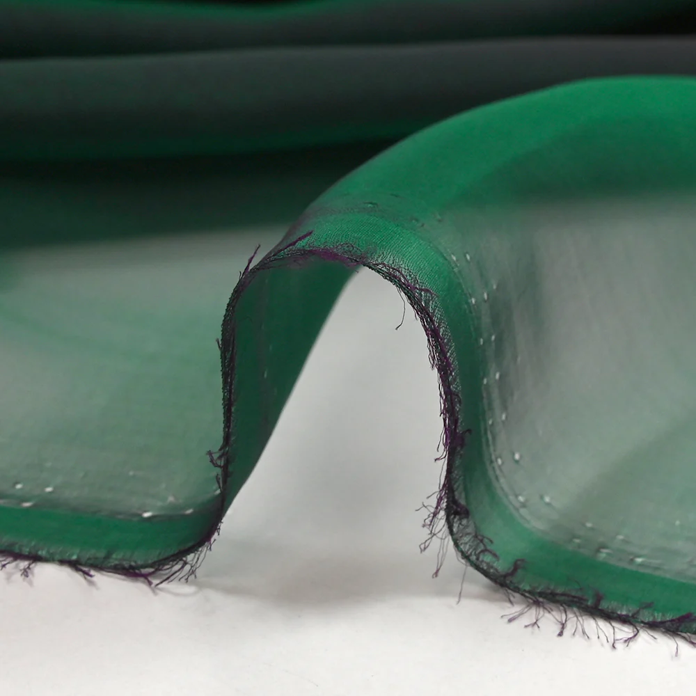 Mousseline 100% soie unie vert émeraude changeant prune - Image 5