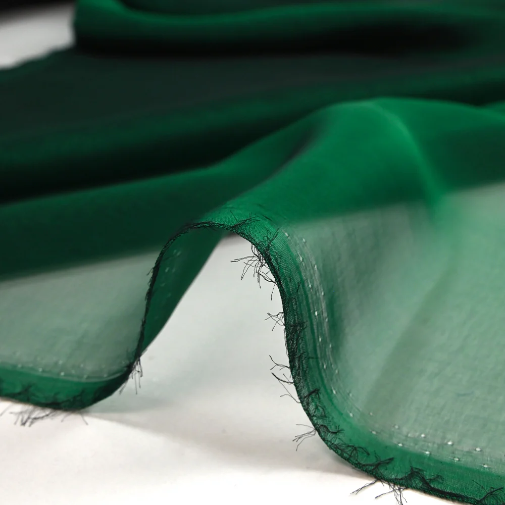 Mousseline 100% soie unie vert foncé changeant noir - Image 5