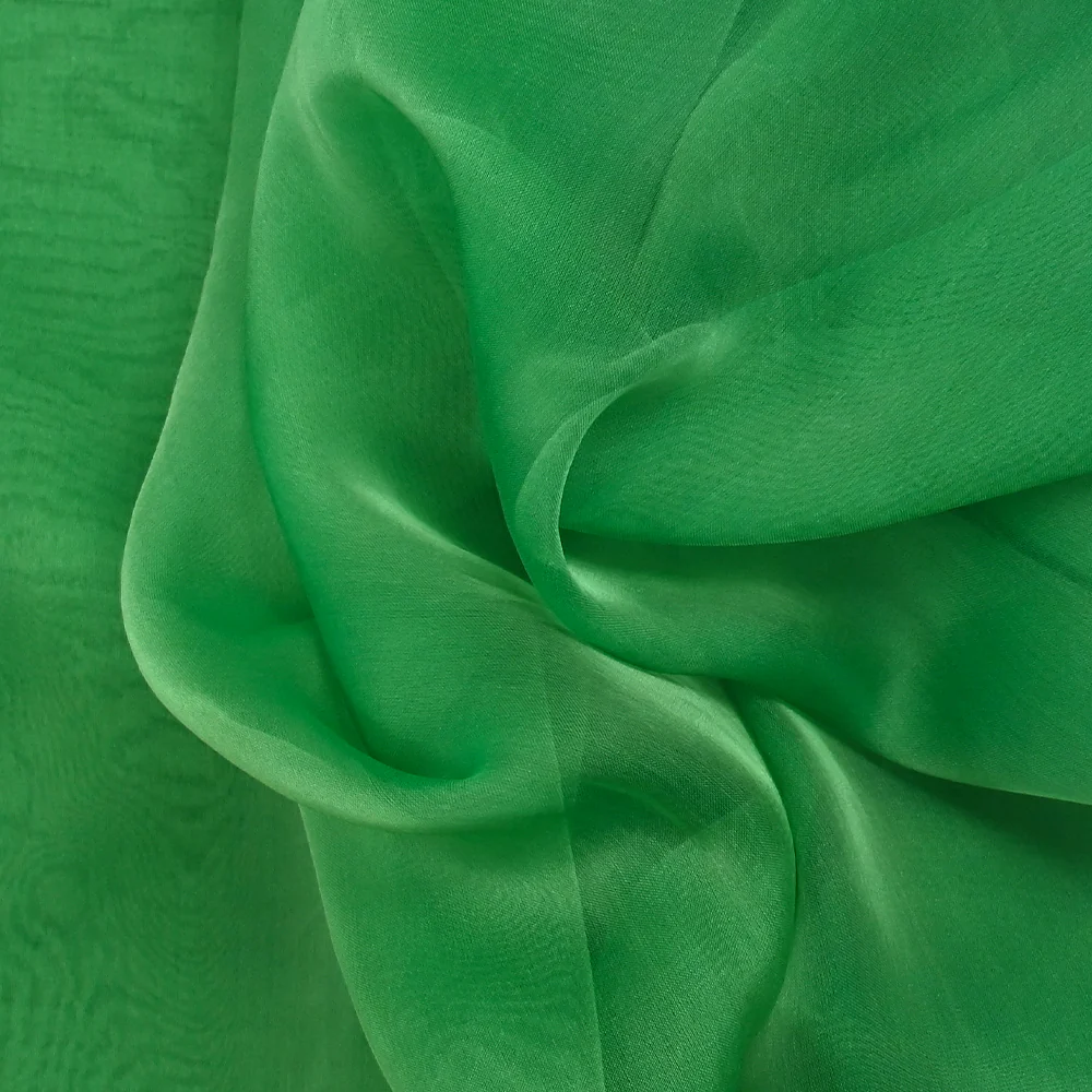 Mousseline 100% soie unie vert menthe changeant vert - Image 3