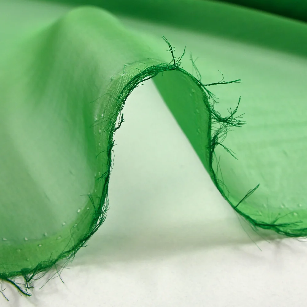 Mousseline 100% soie unie vert menthe changeant vert - Image 5