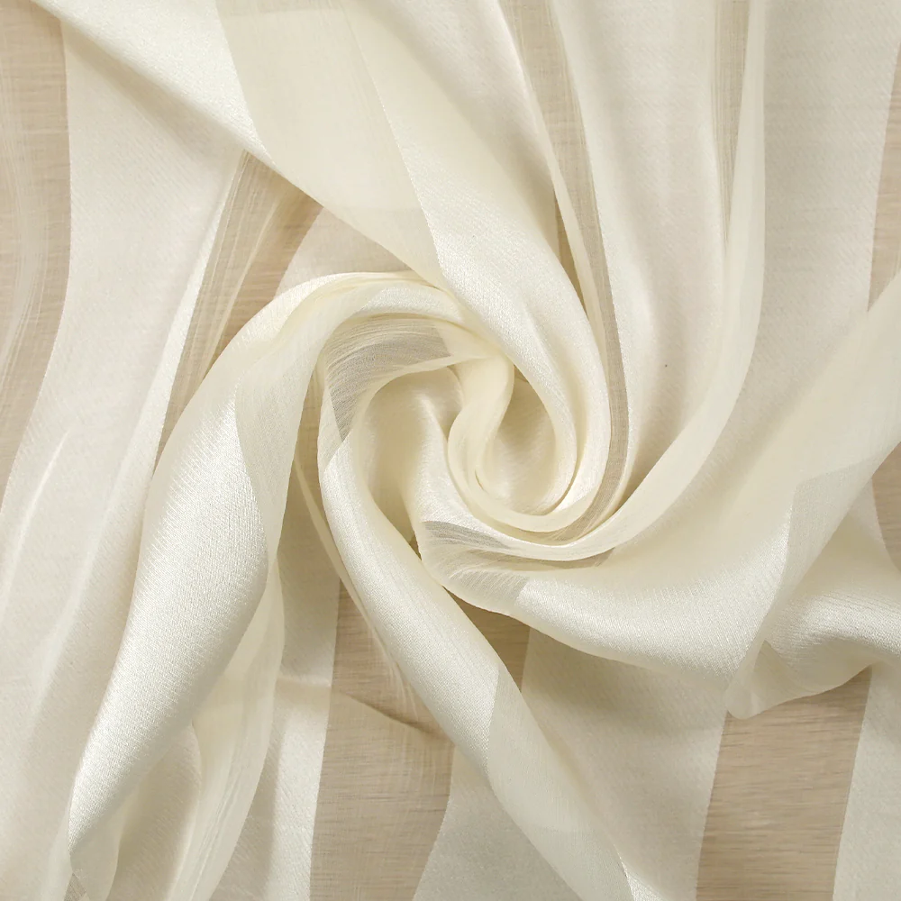 Mousseline crinkle 100% soie bande satin blanc cassé - Image 2