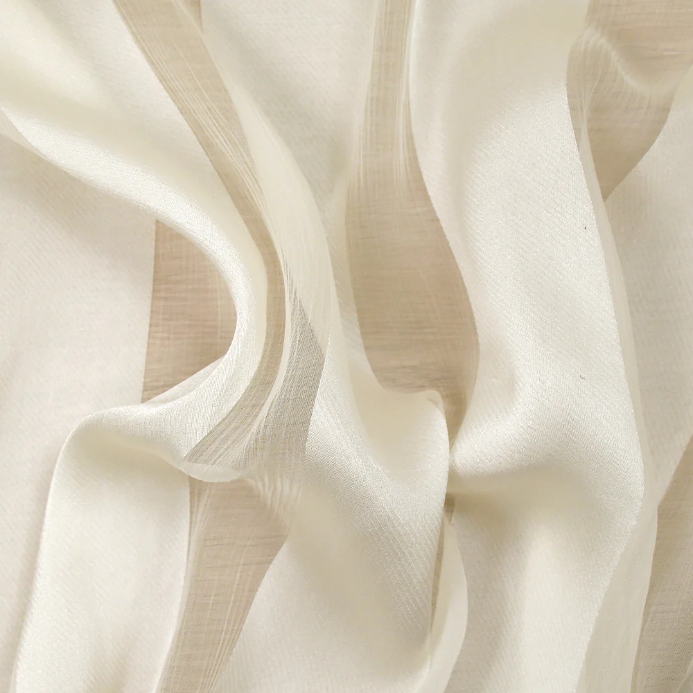 Mousseline crinkle 100% soie bande satin blanc cassé - Image 5