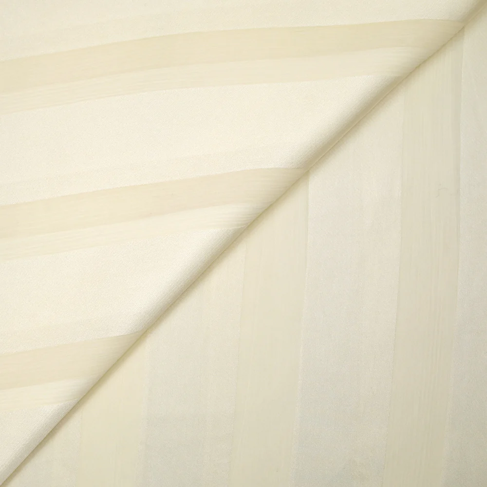 Mousseline crinkle 100% soie bande satin blanc cassé - Image 6
