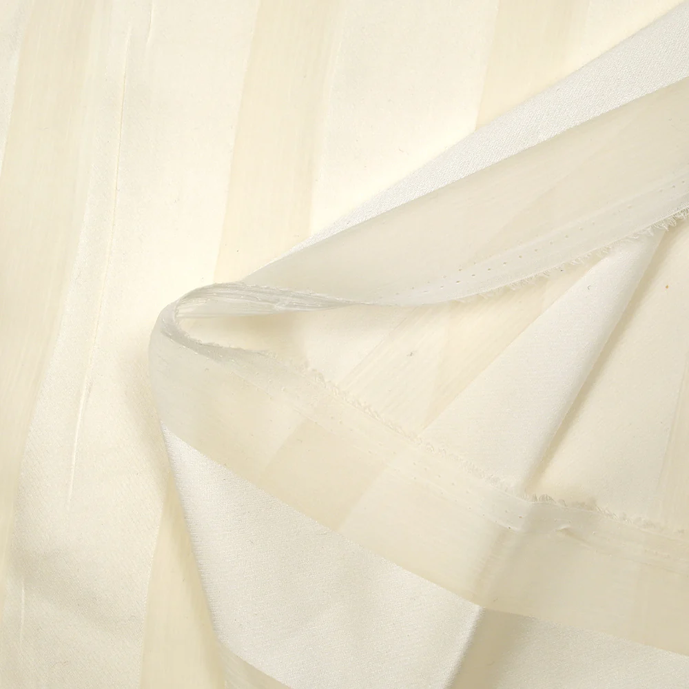 Mousseline crinkle 100% soie bande satin blanc cassé - Image 7