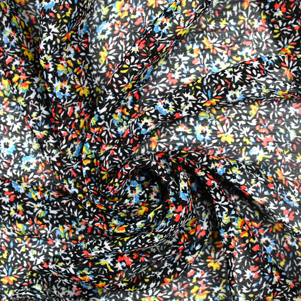 Mousseline crinkle imprimée irisée miette de fleur fond noir - Image 2