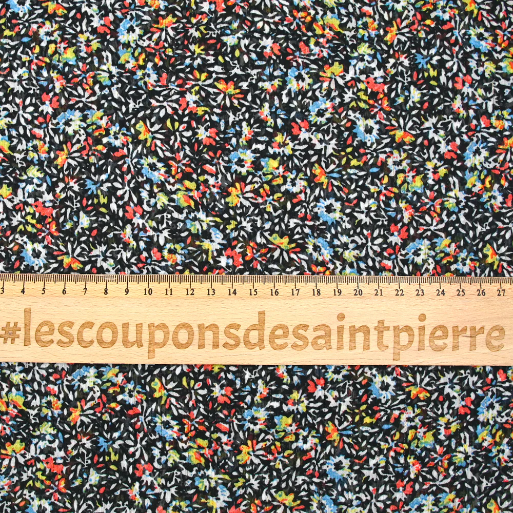 Mousseline crinkle imprimée irisée miette de fleur fond noir - Image 4