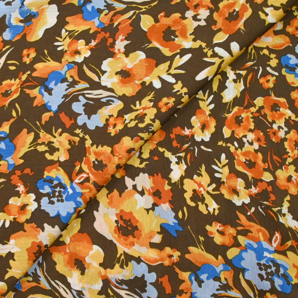 Mousseline crinkle satinée tableau de fleurs jaunes et bleues fond marron - Image 4