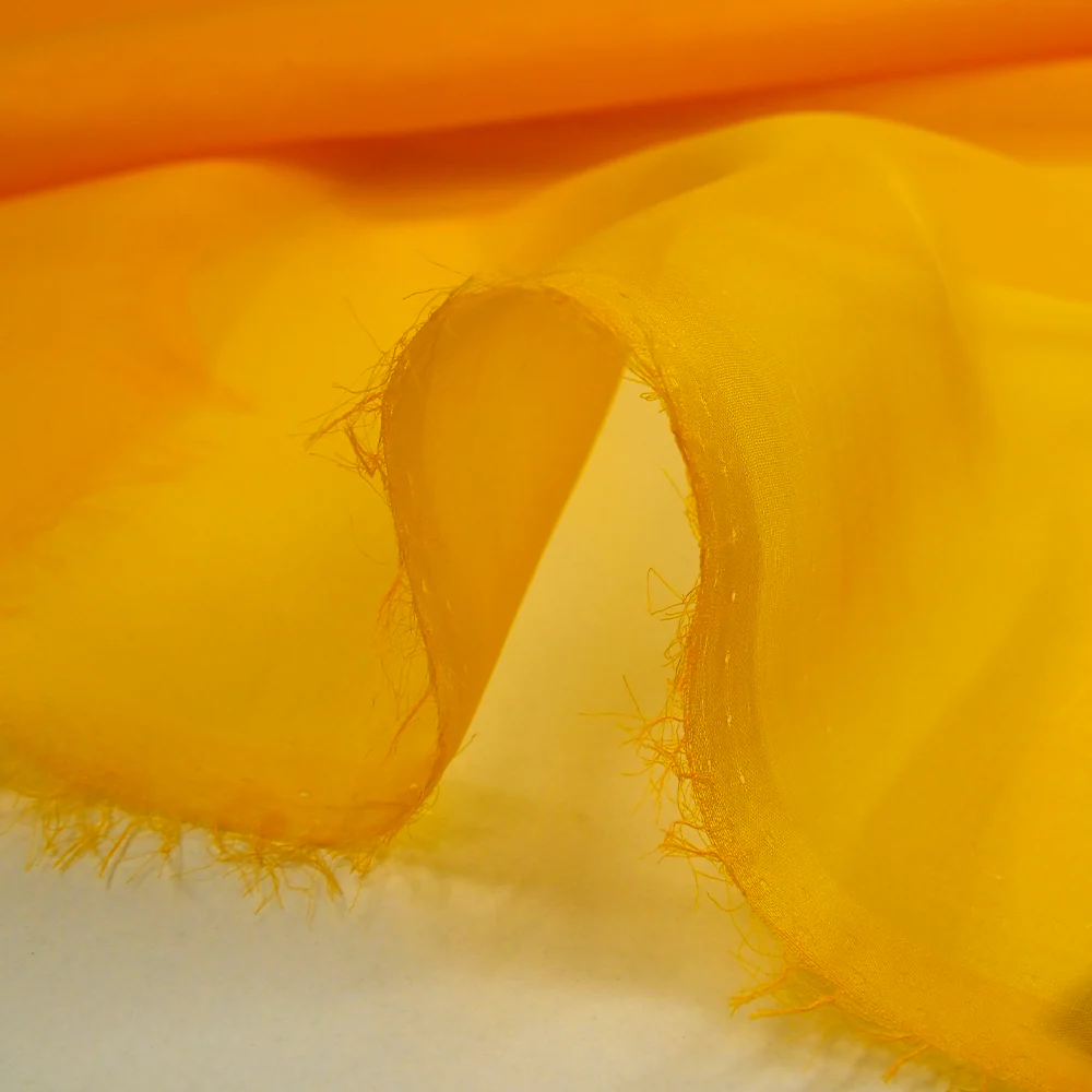 Mousseline de 100% soie unie jaune soleil - Image 5