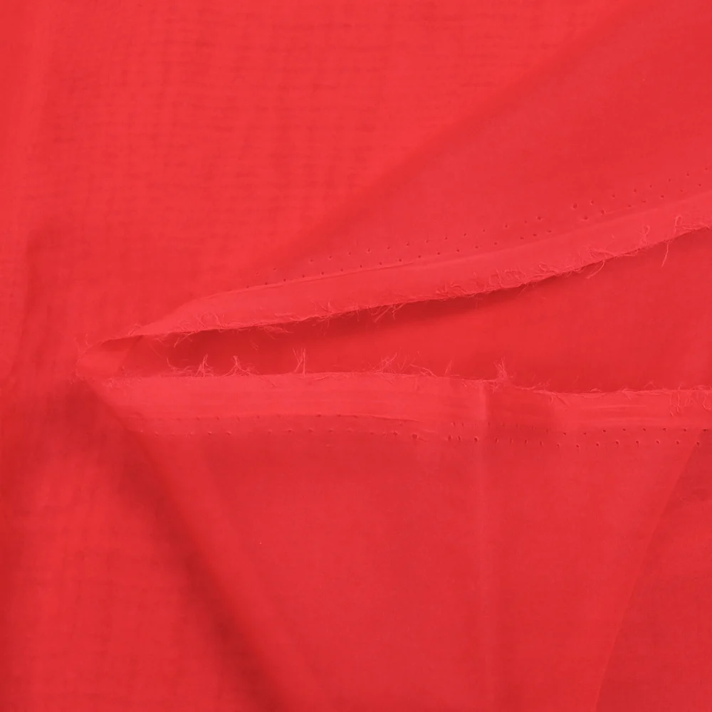 Mousseline de 100% soie unie rouge fraise - Image 4