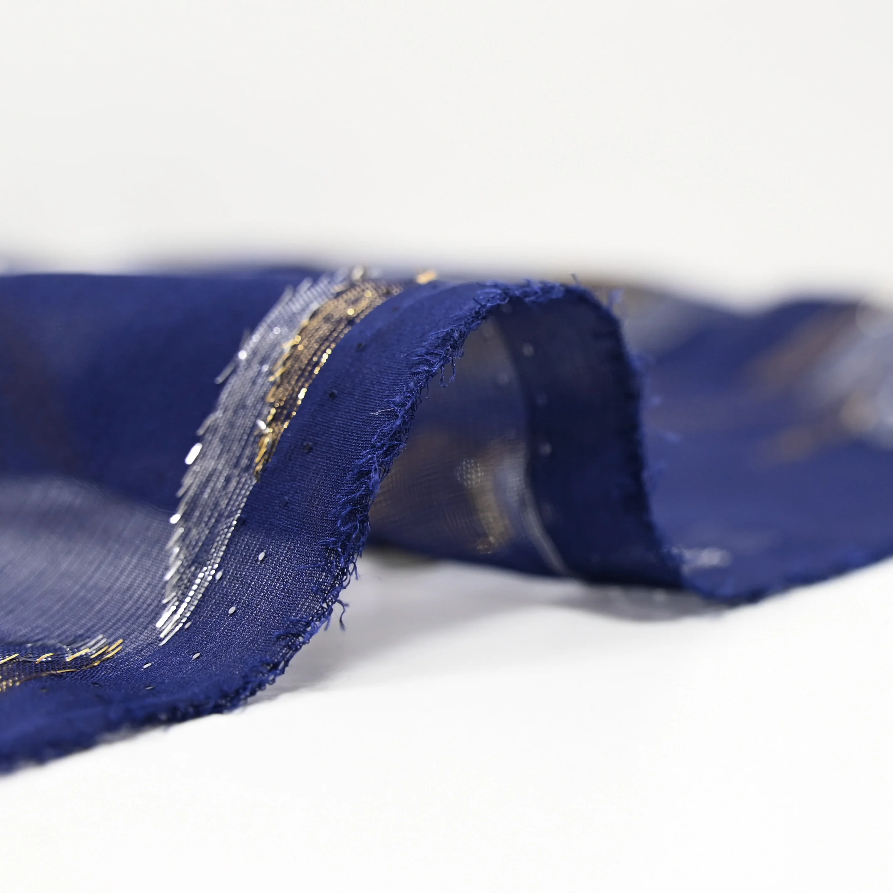 Mousseline de Soie dévorée Tlija or et argent fond marine - Image 5