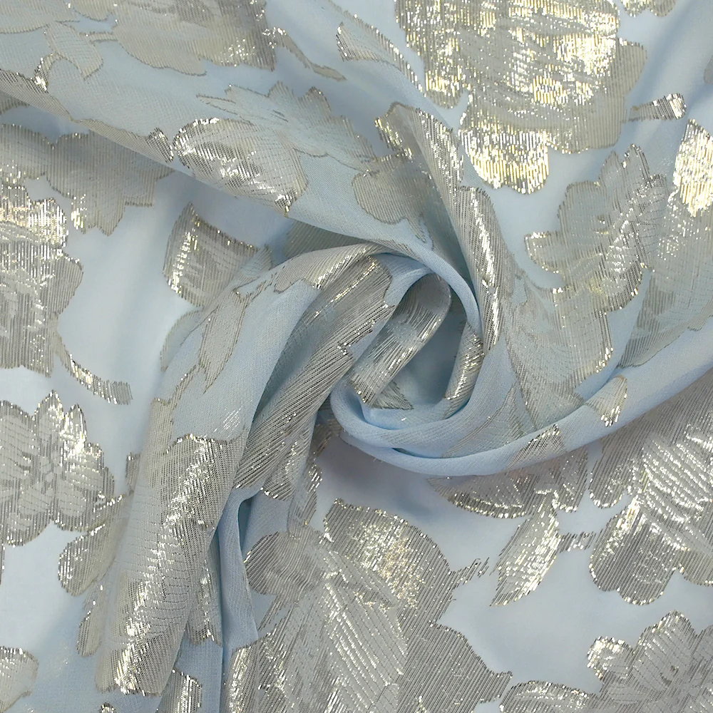 Mousseline de soie jacquard lancé découpé fleurs fond bleu clair - Image 2