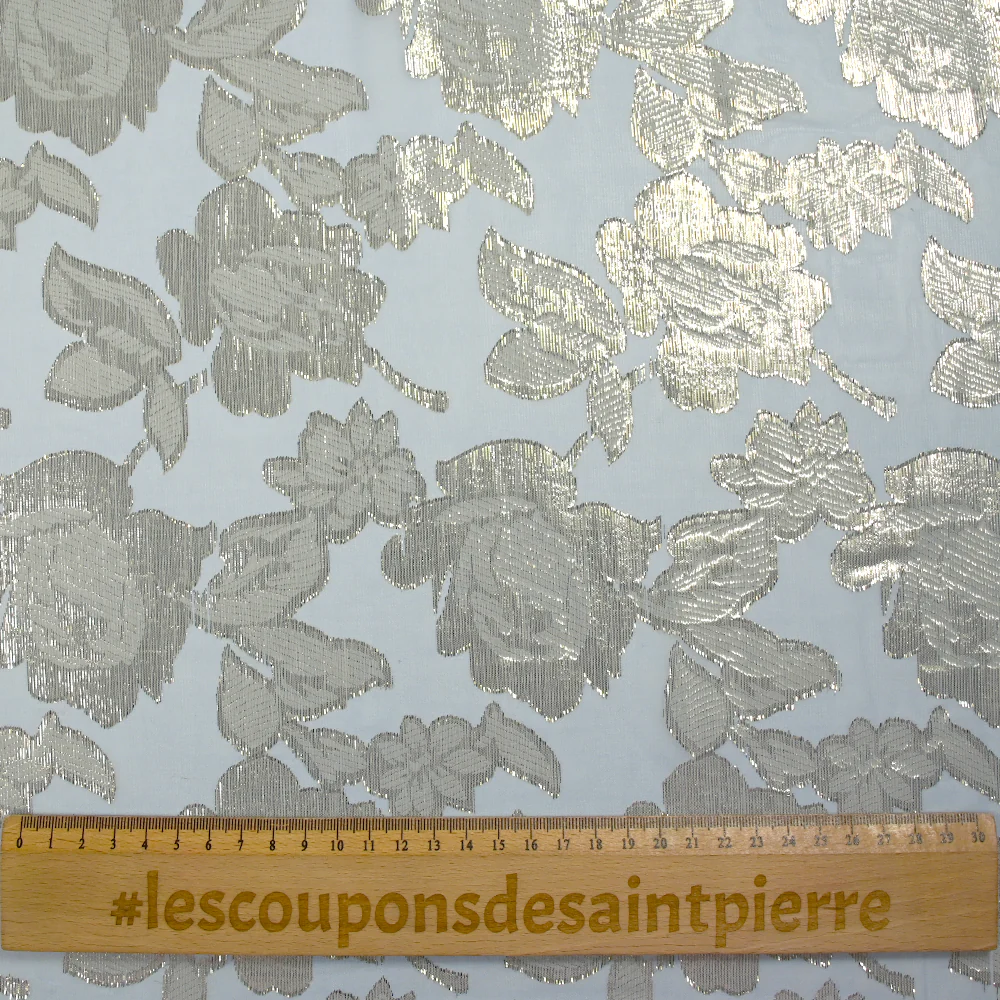 Mousseline de soie jacquard lancé découpé fleurs fond bleu clair - Image 6